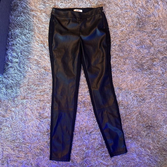 White House Black Market Pants - White House Black Market Black Front Pleather Pull On Leggings / Pants Size 2